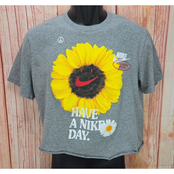 Nike Womens Sunflower Graphic Crop Tshirt Medium - Picture 1 of 7